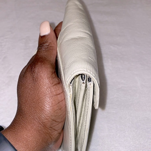 HOBO Cream Patent Leather Handheld Envelope Clutch EUC - Picture 14 of 15